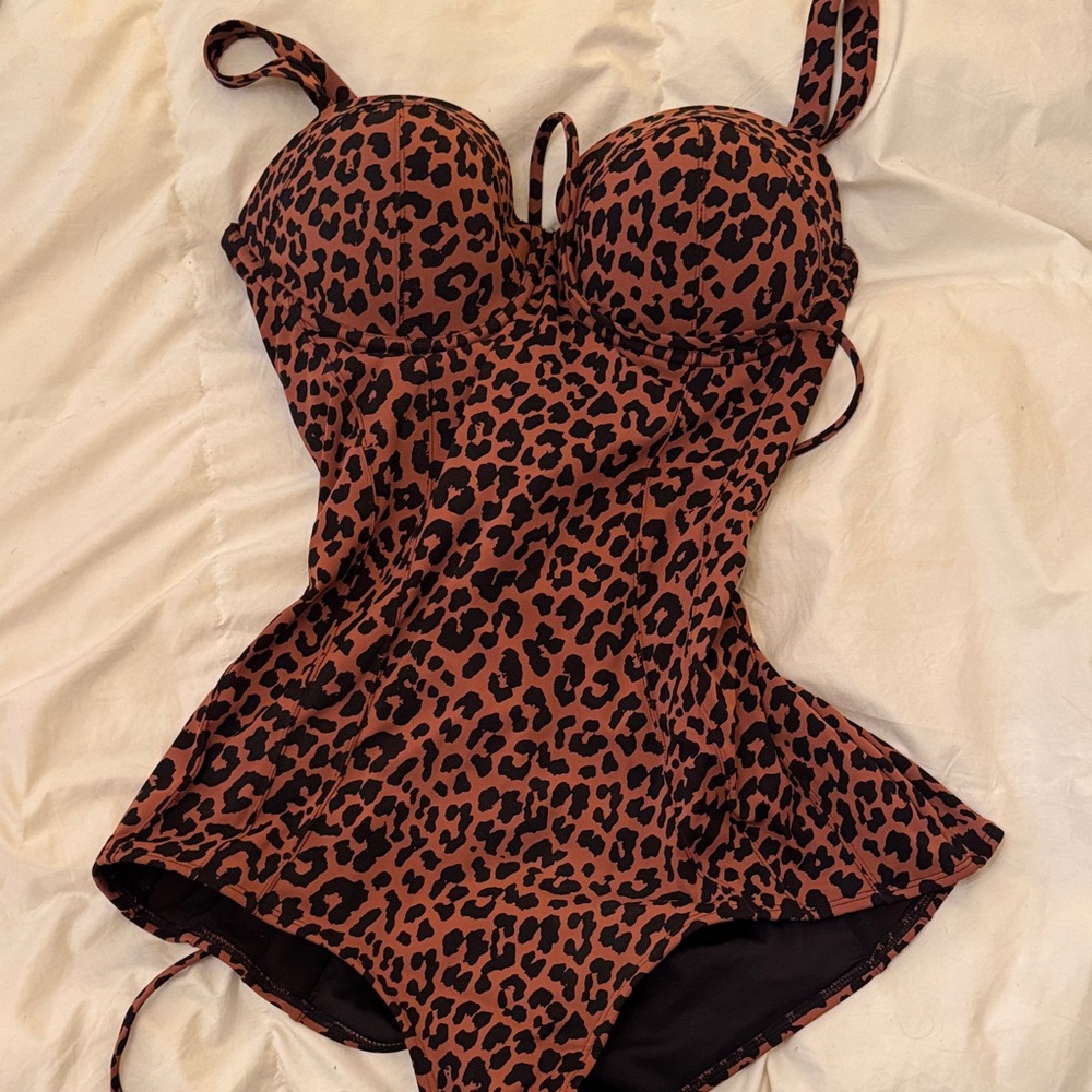 LIKE NEW TA3 Lushy Hipster Modern Leopard - Regular/Long 
XL / C